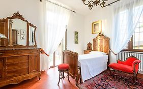 In Riva Al Lago Di Iseo Residenza Primo Piano